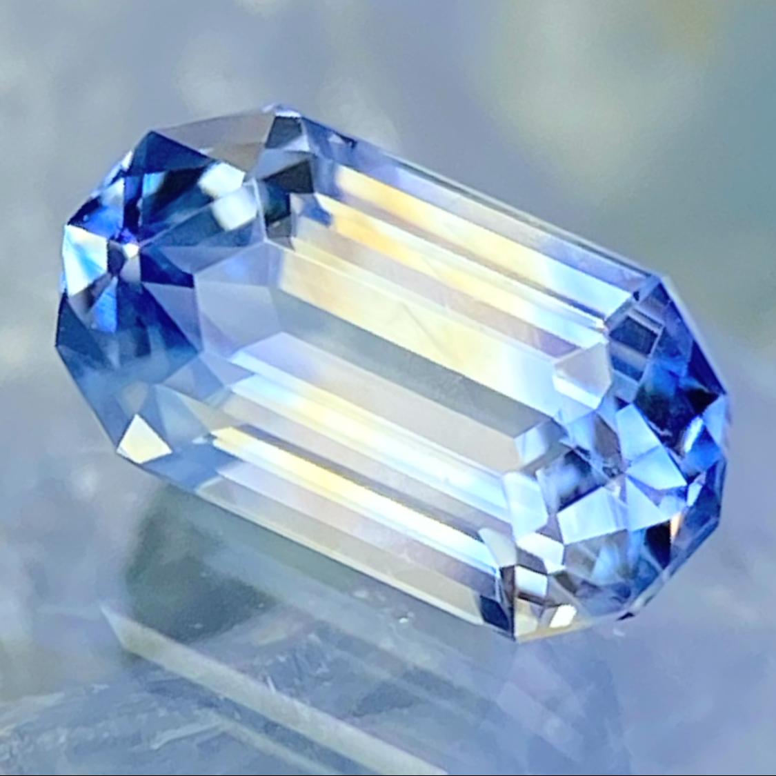 Parti-Color Sapphire 0.51ct / Sri Lanka