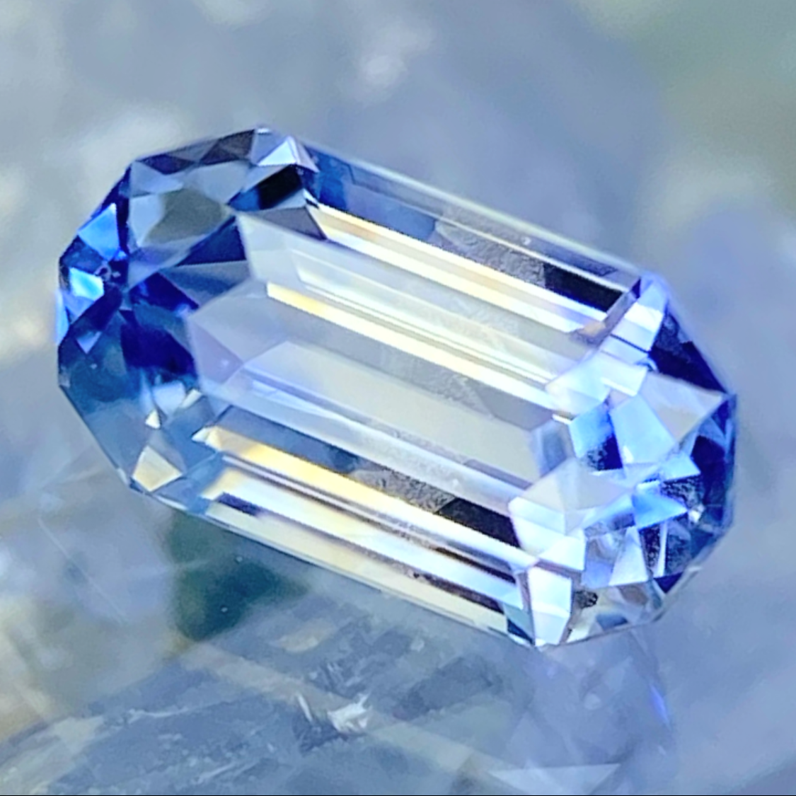 Parti-Color Sapphire 0.51ct / Sri Lanka