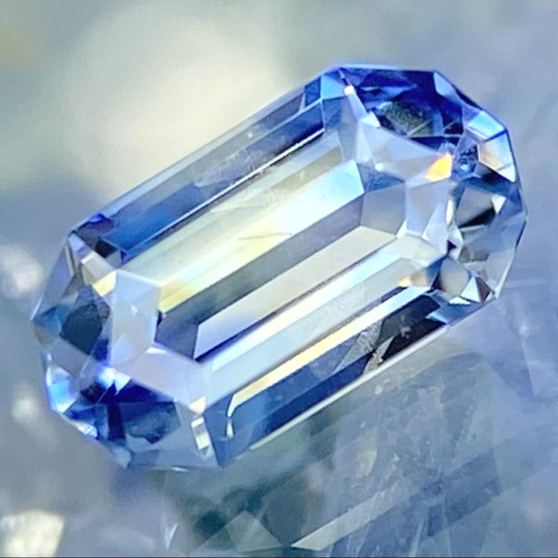 Parti-Color Sapphire 0.51ct / Sri Lanka