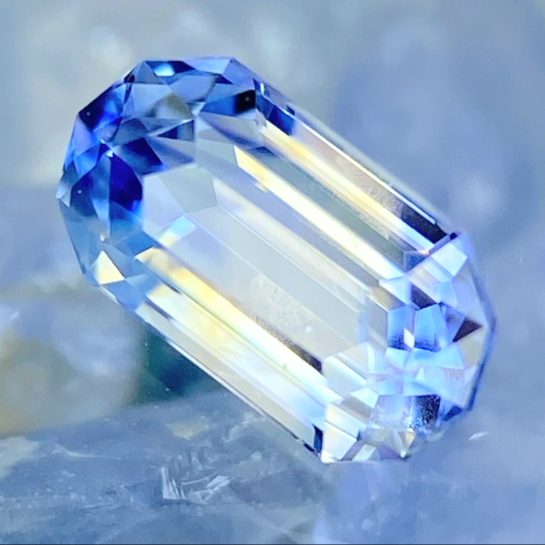 Parti-Color Sapphire 0.51ct / Sri Lanka