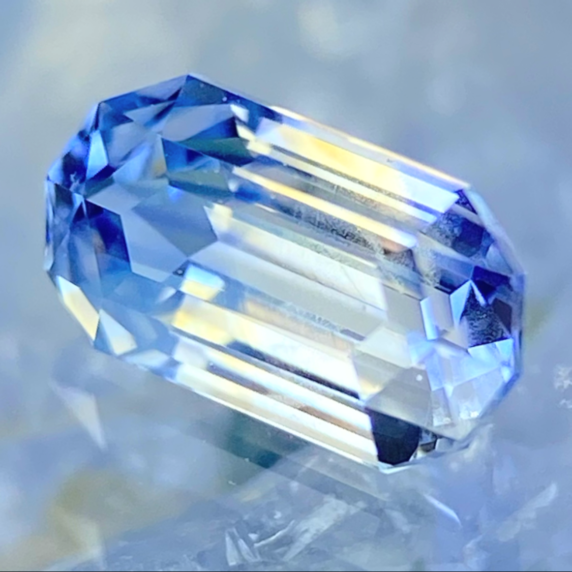 Parti-Color Sapphire 0.51ct / Sri Lanka