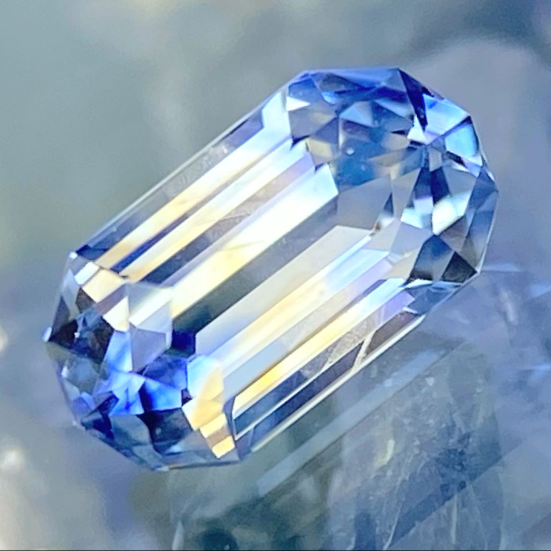 Parti-Color Sapphire 0.51ct / Sri Lanka