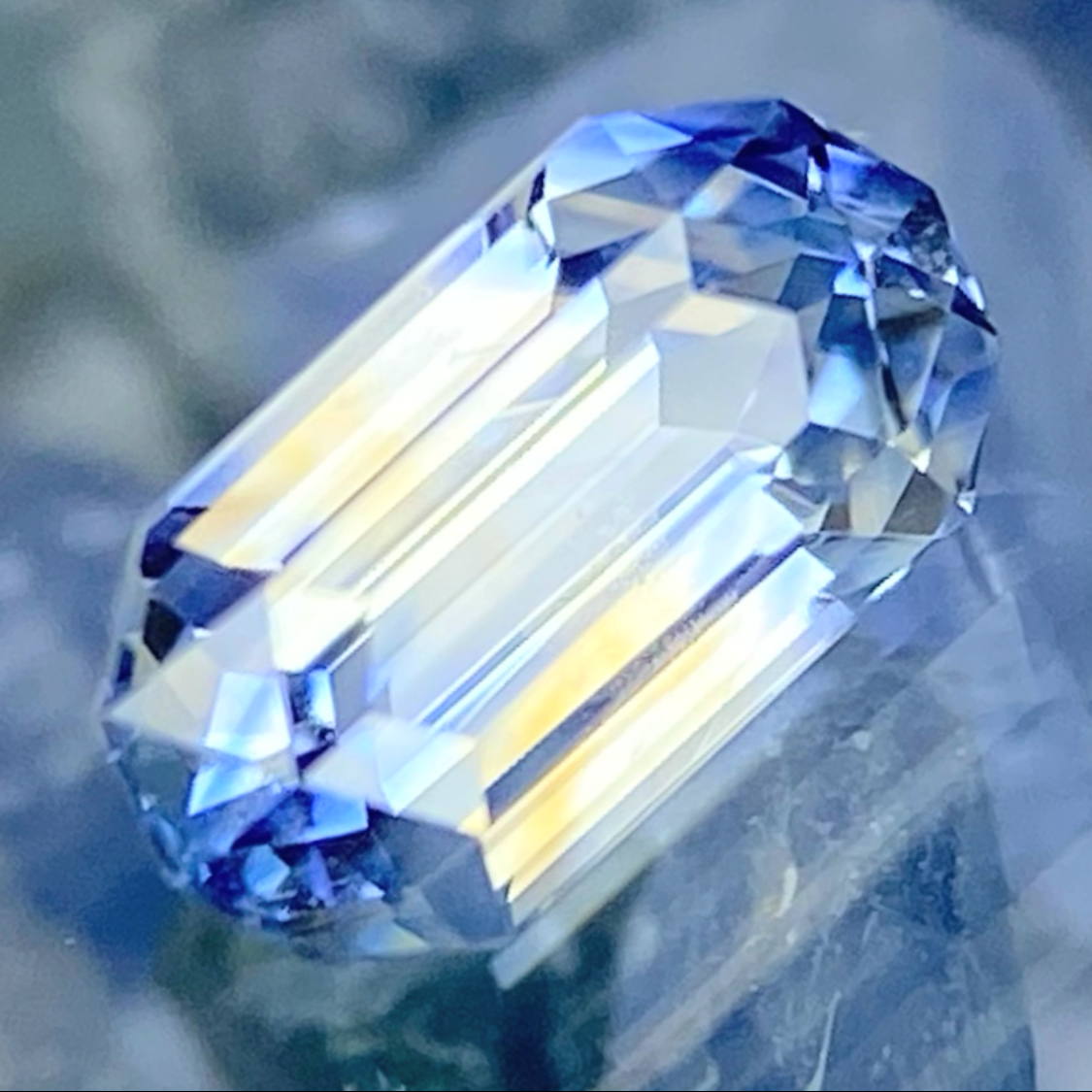 Parti-Color Sapphire 0.51ct / Sri Lanka
