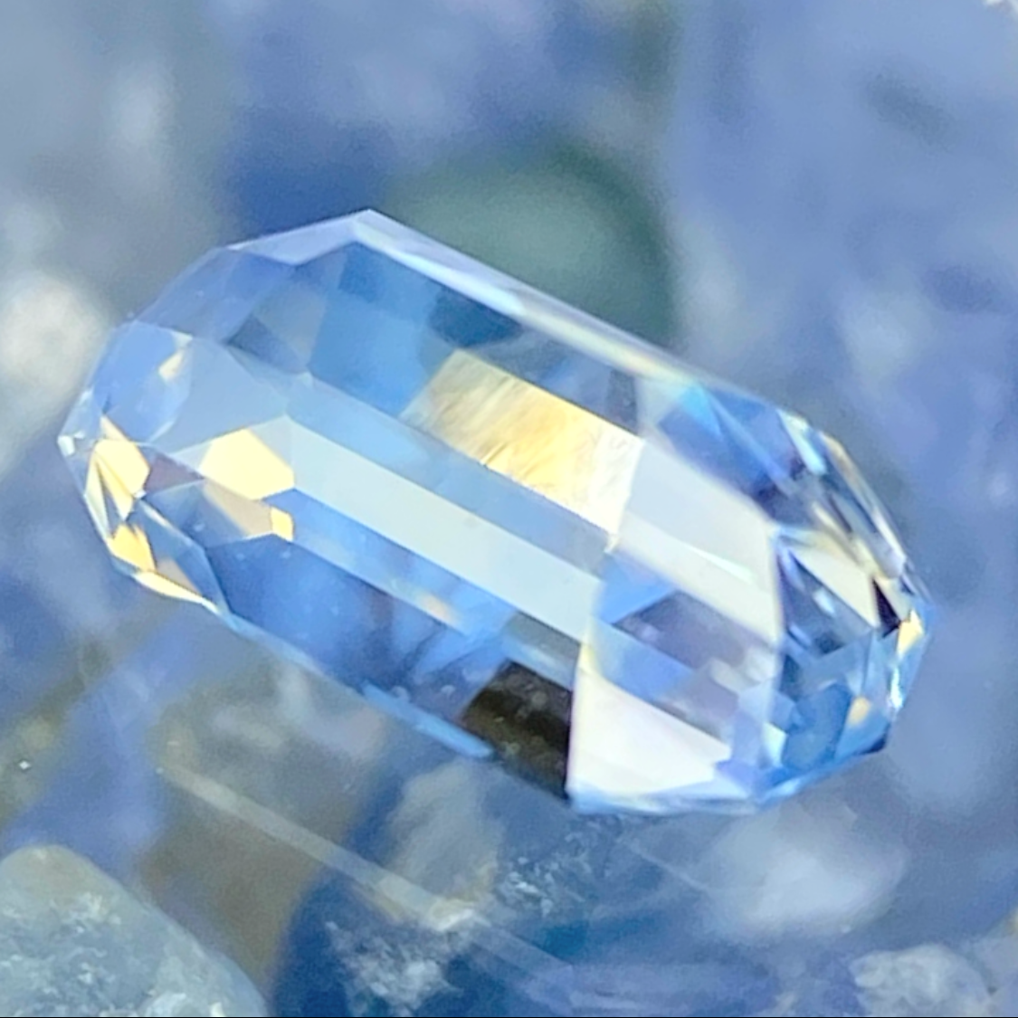 Parti-Color Sapphire 0.51ct / Sri Lanka