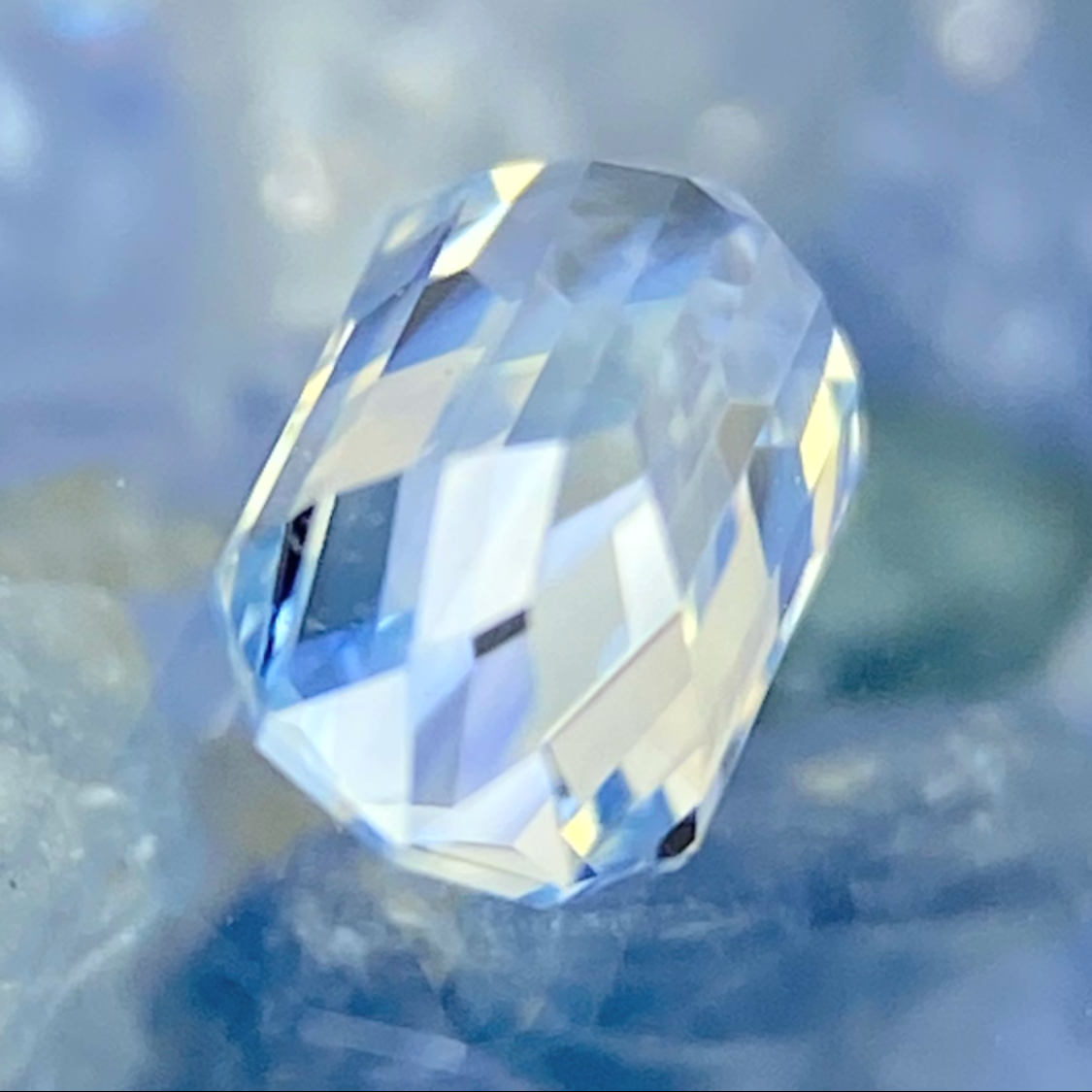 Parti-Color Sapphire 0.51ct / Sri Lanka