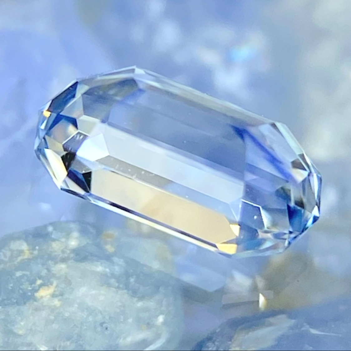 Parti-Color Sapphire 0.51ct / Sri Lanka