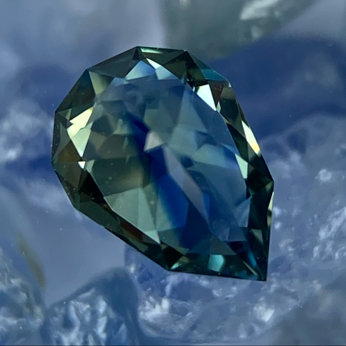 Parti-Color Sapphire 0.51ct / Sri Lanka