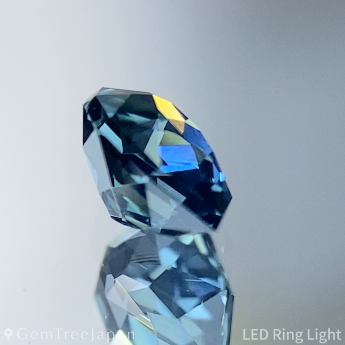 Greenish Blue Sapphire 0.628ct / Madagascar