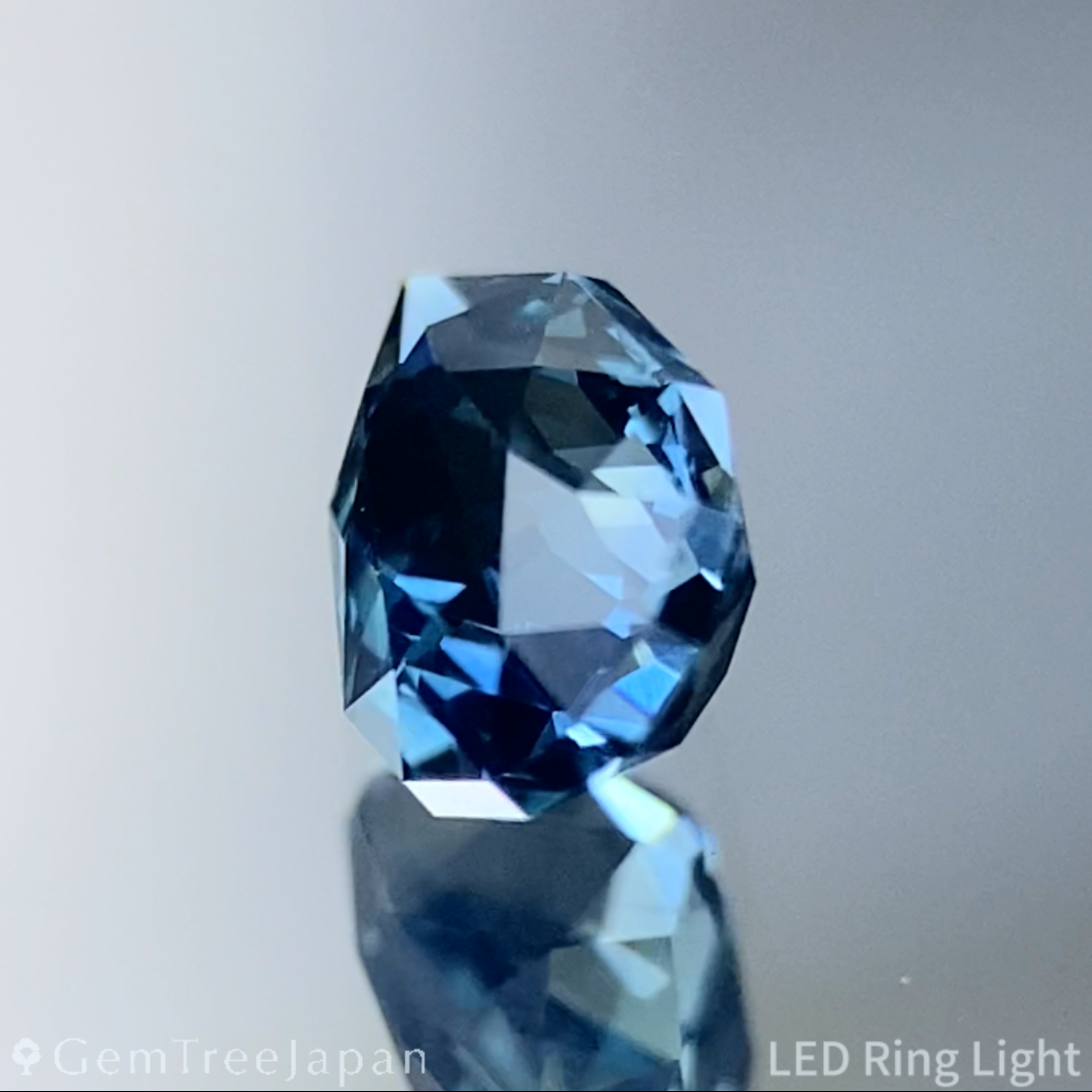Greenish Blue Sapphire 0.628ct / Madagascar