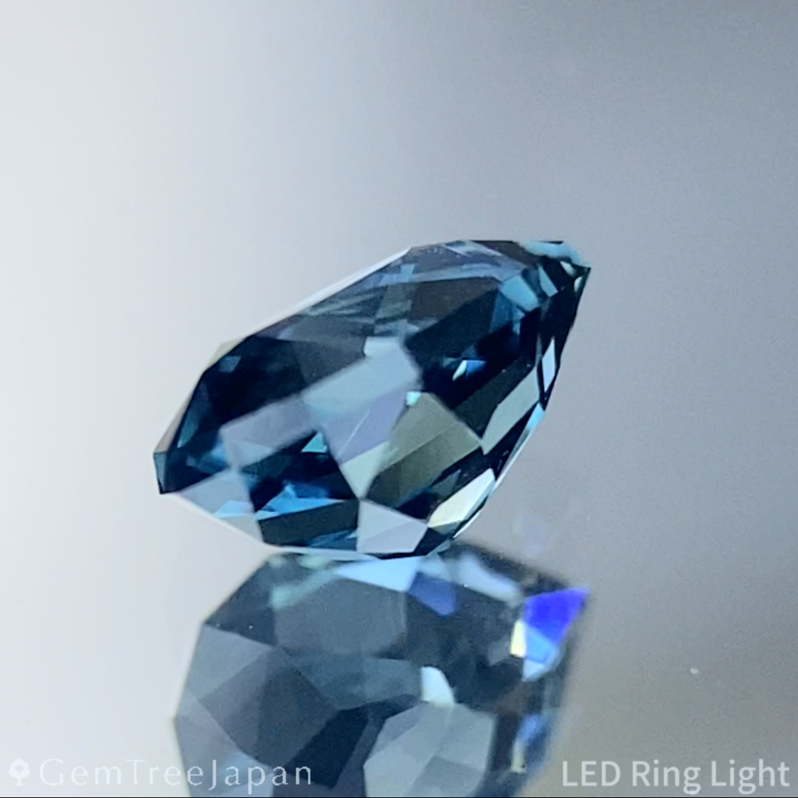 Greenish Blue Sapphire 0.628ct / Madagascar