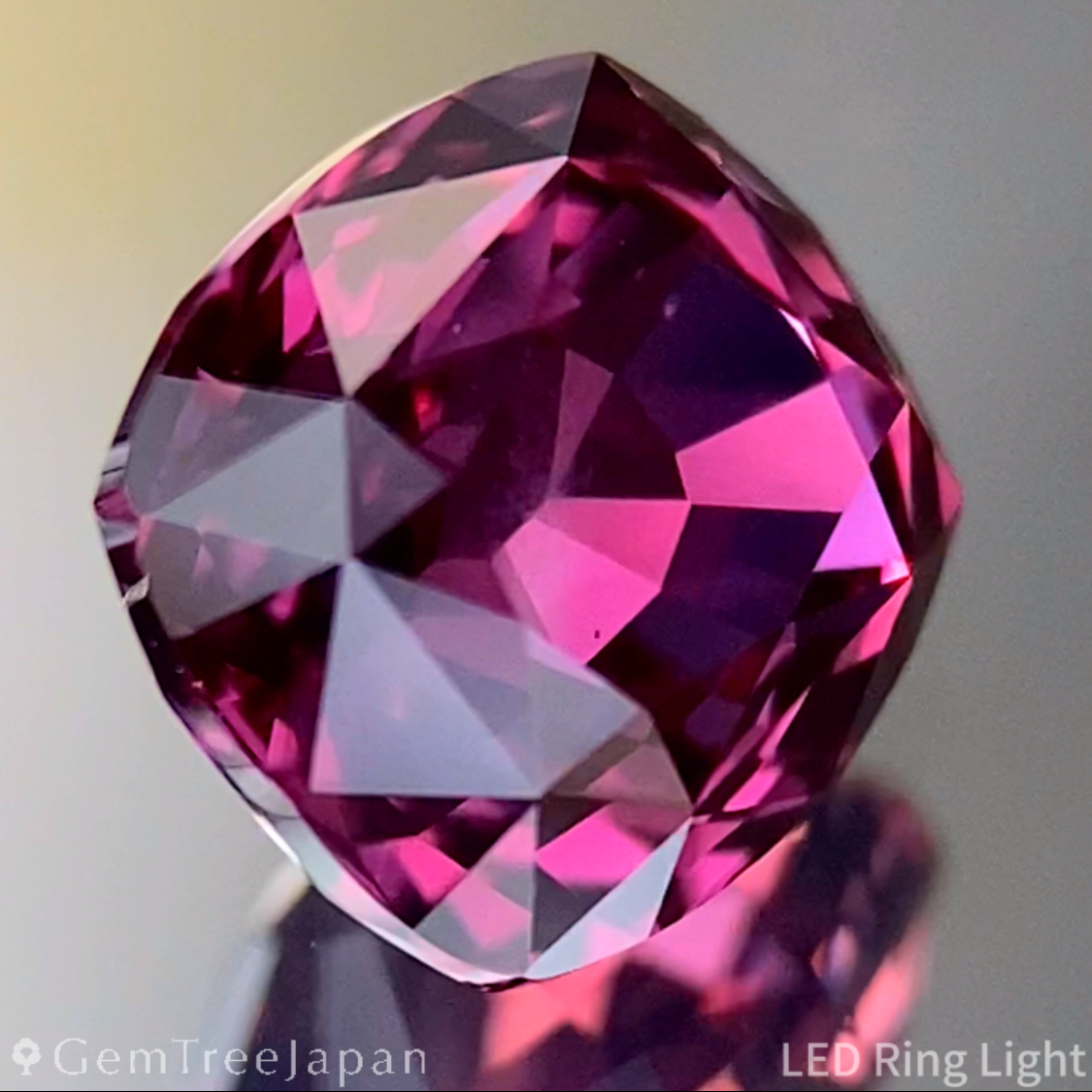 Pinkish Purple Sapphire 2.038ct / Madagascar