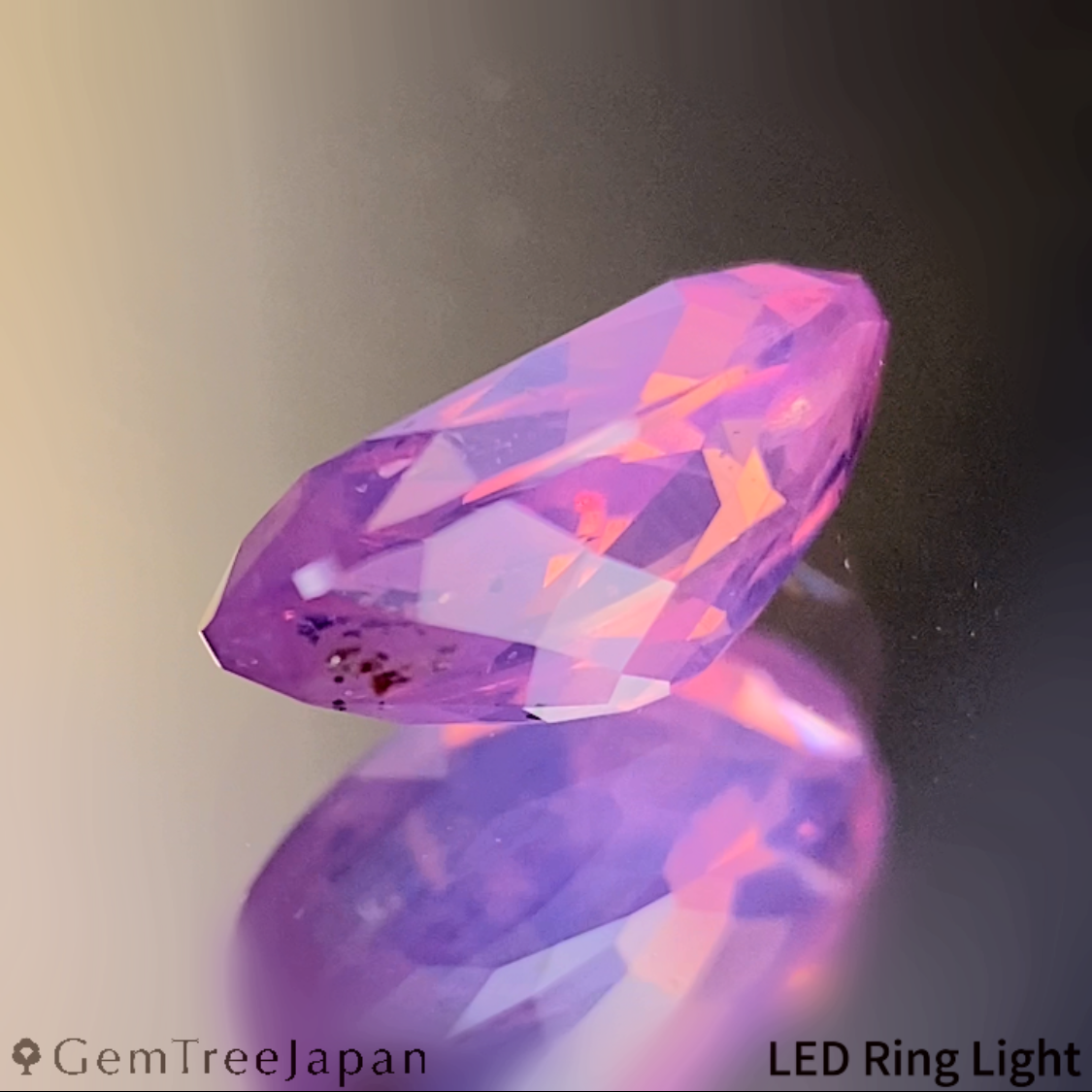 Un-Heat Padparadscha Sapphire 0.935ct / Sri Lanka