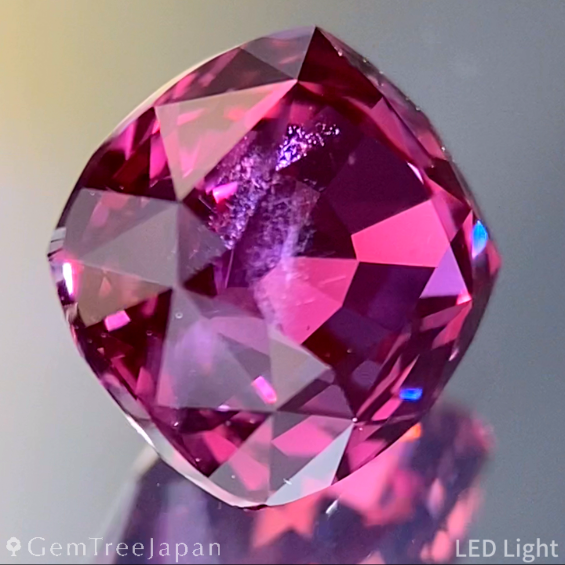 Pinkish Purple Sapphire 2.038ct / Madagascar