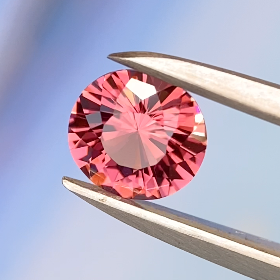 Orangy Pink Spinel 0.550ct / Vietnam