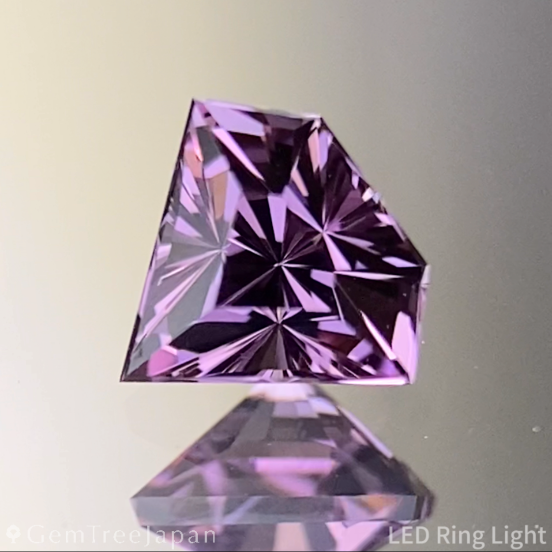 Pinkish Purple Spinel 0.357ct / Sri Lanka