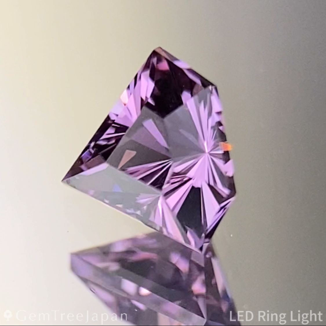 Pinkish Purple Spinel 0.357ct / Sri Lanka