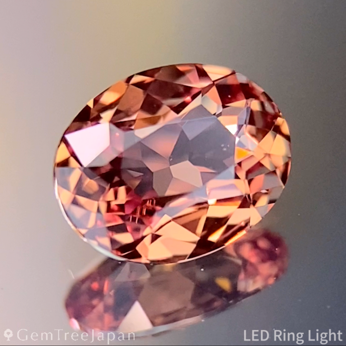 Un-Heat Padparadscha Sapphire 0.540ct / Madagascar