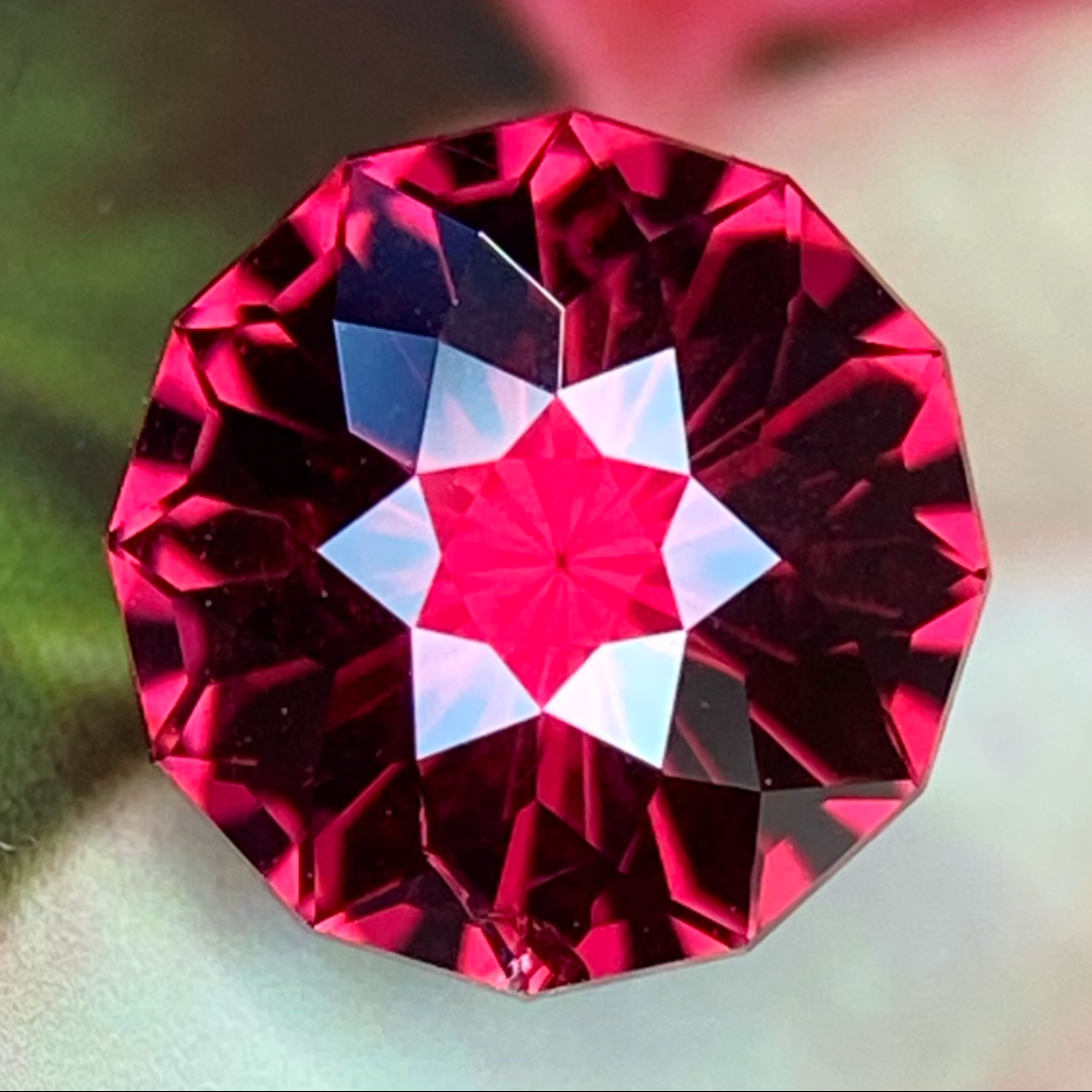 Rhodolite Garnet 1.44ct / Vietnam