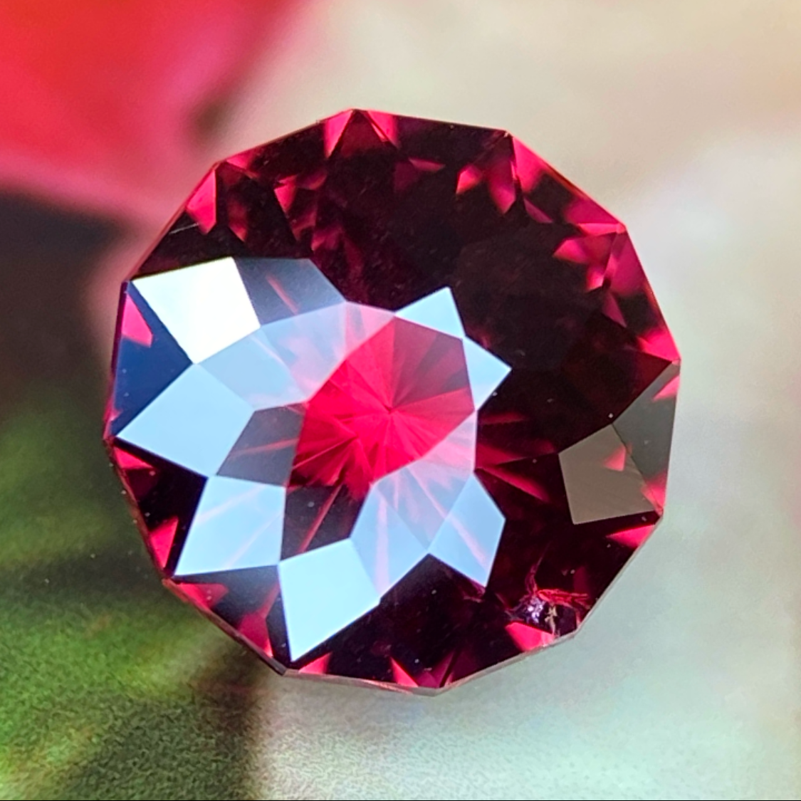 Rhodolite Garnet 1.44ct / Vietnam