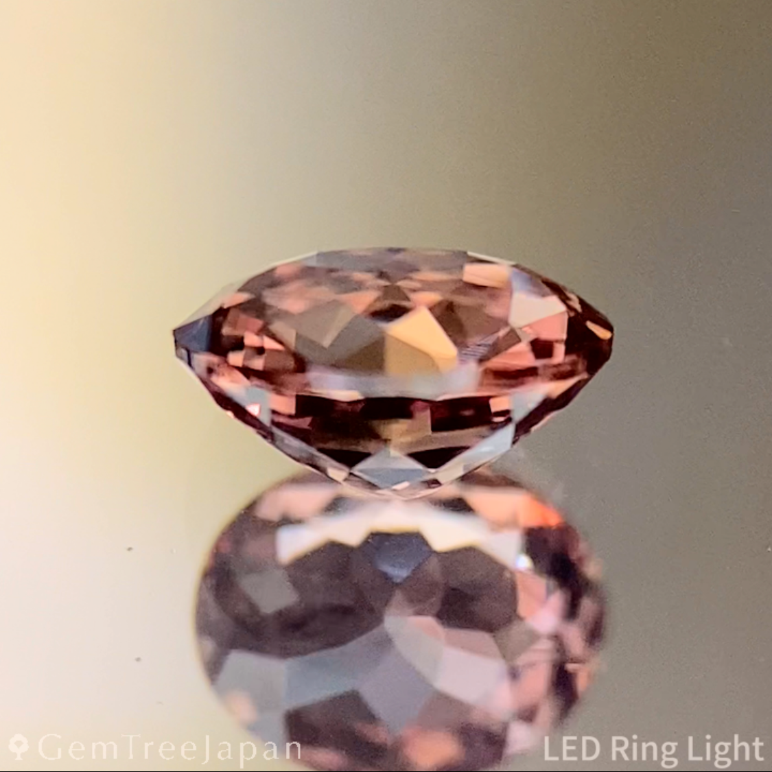 Purplish Orange Sapphire 0.530ct / Madagascar