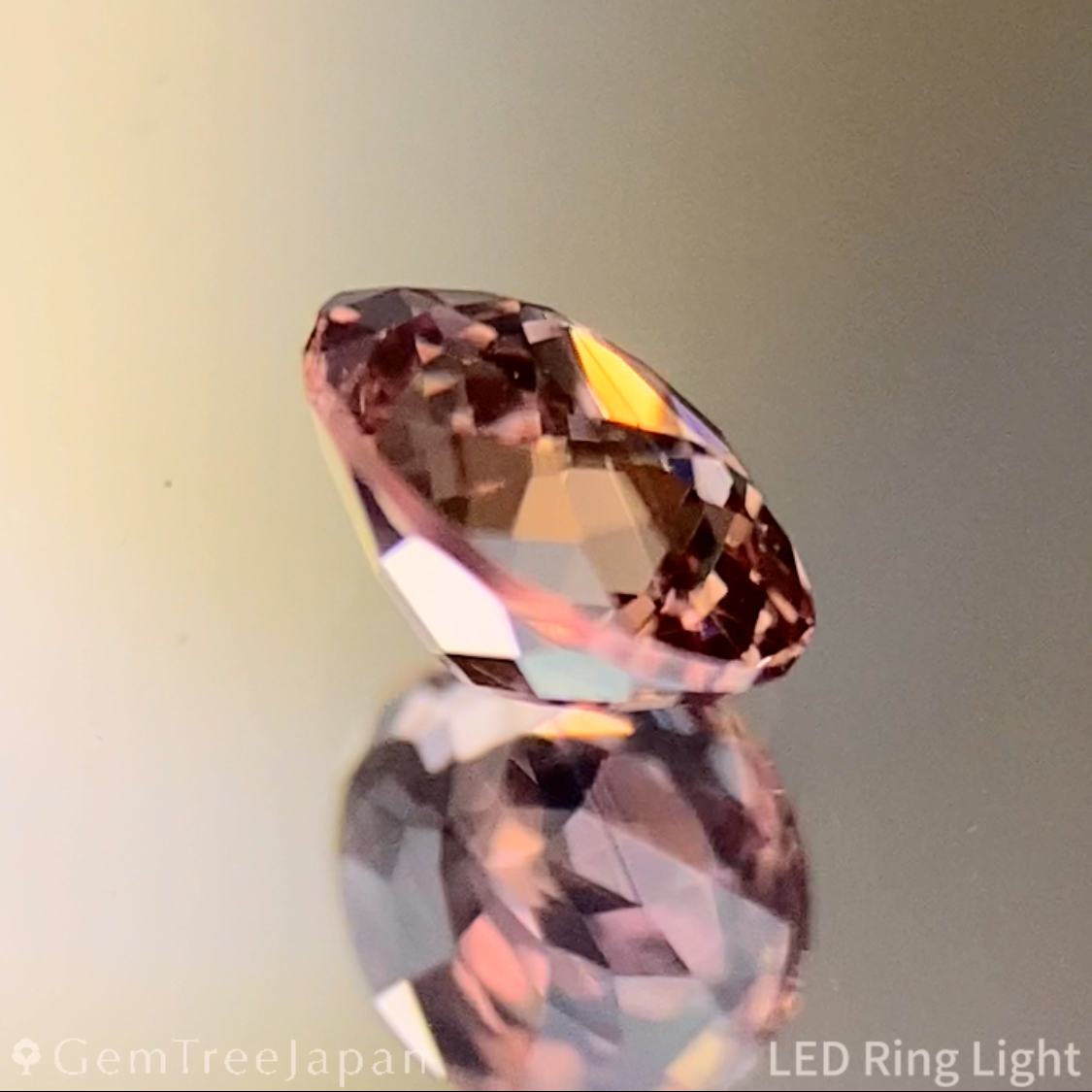 Purplish Orange Sapphire 0.530ct / Madagascar
