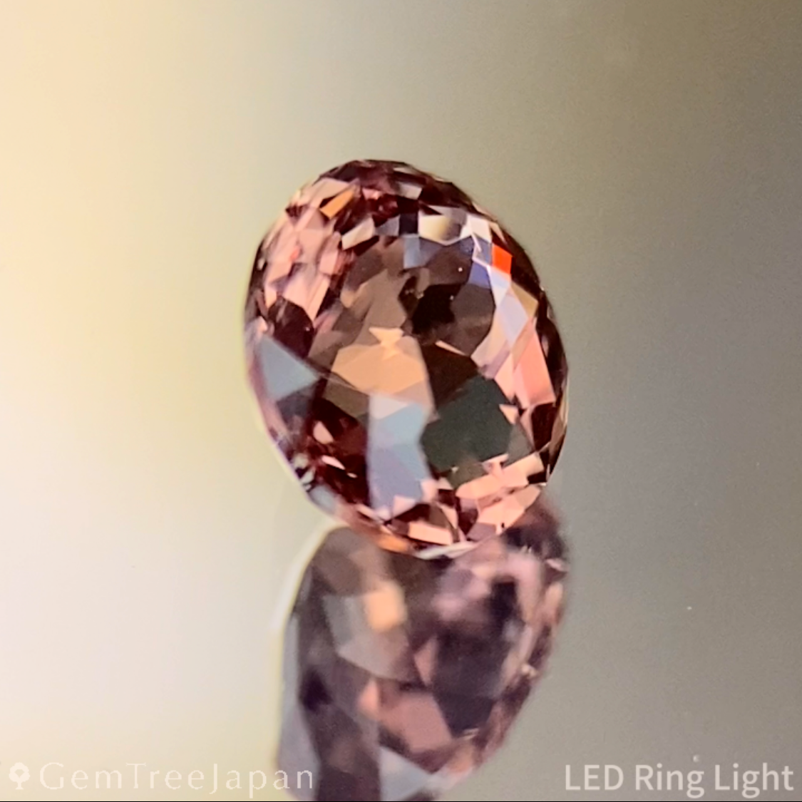 Purplish Orange Sapphire 0.530ct / Madagascar