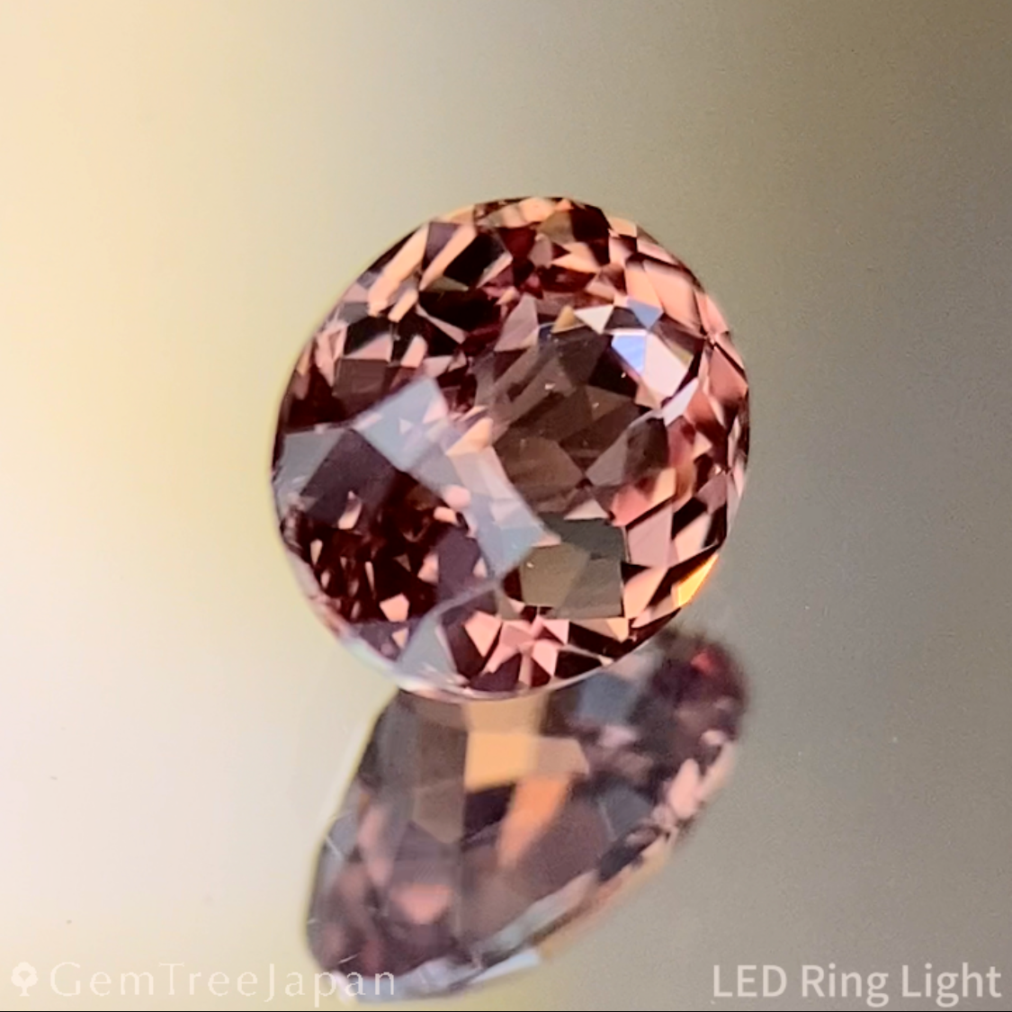 Purplish Orange Sapphire 0.530ct / Madagascar