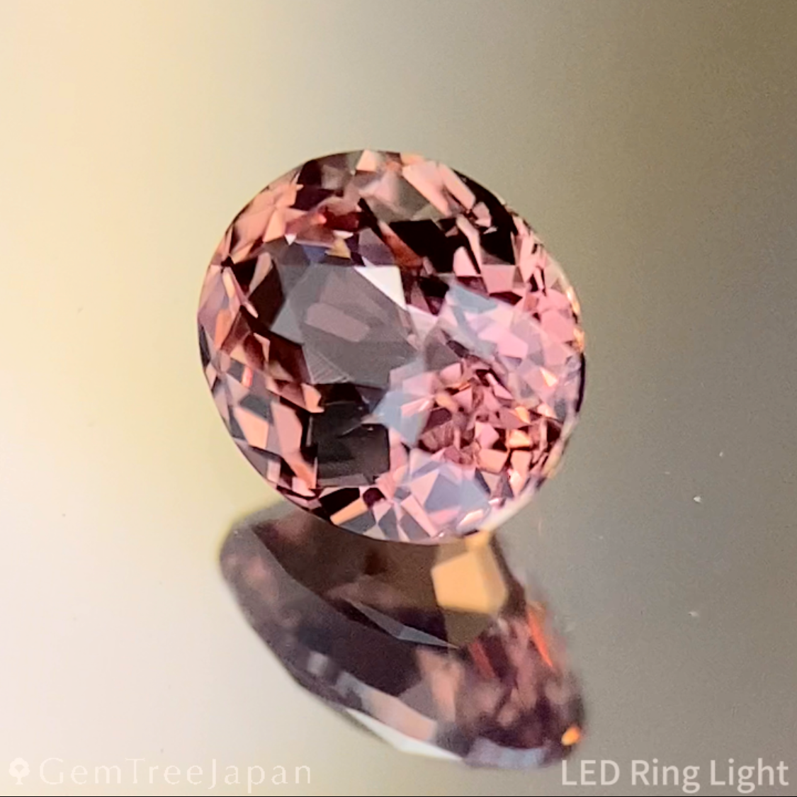Purplish Orange Sapphire 0.530ct / Madagascar
