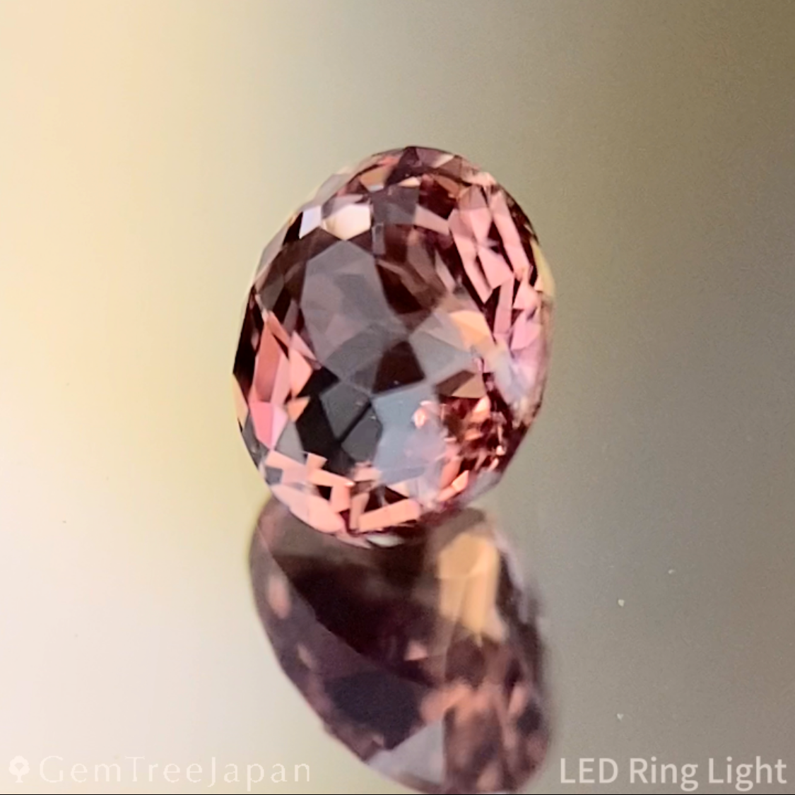 Purplish Orange Sapphire 0.530ct / Madagascar