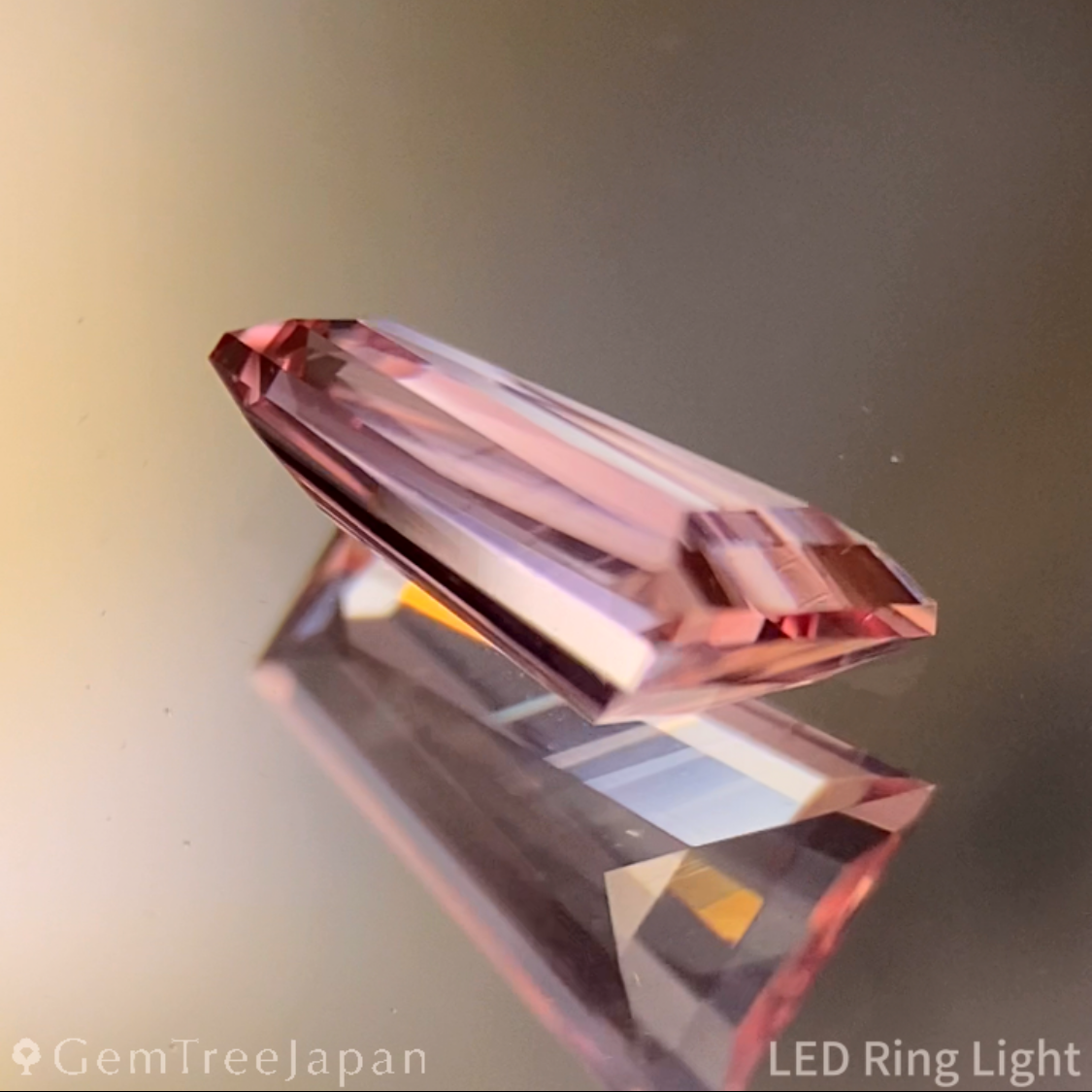 Padparadscha Sapphire 0.692ct / Madagascar