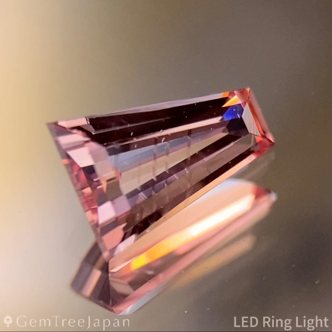 Padparadscha Sapphire 0.692ct / Madagascar