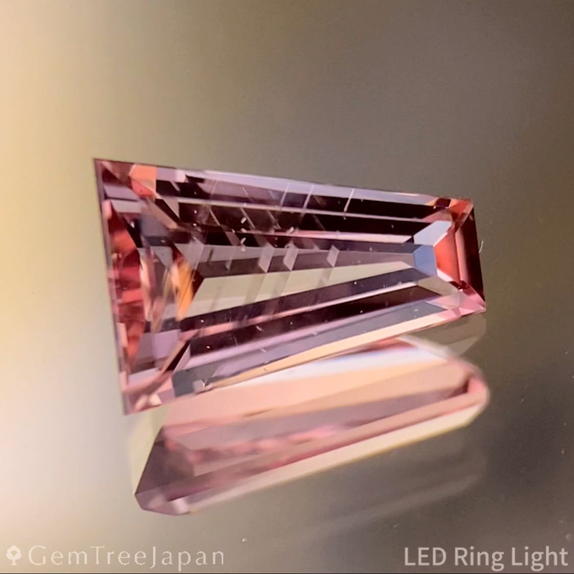 Padparadscha Sapphire 0.692ct / Madagascar