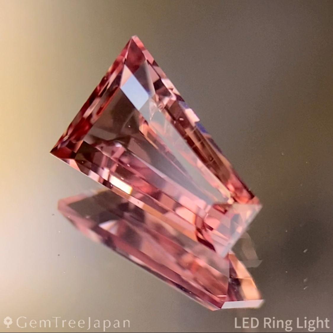 Padparadscha Sapphire 0.692ct / Madagascar