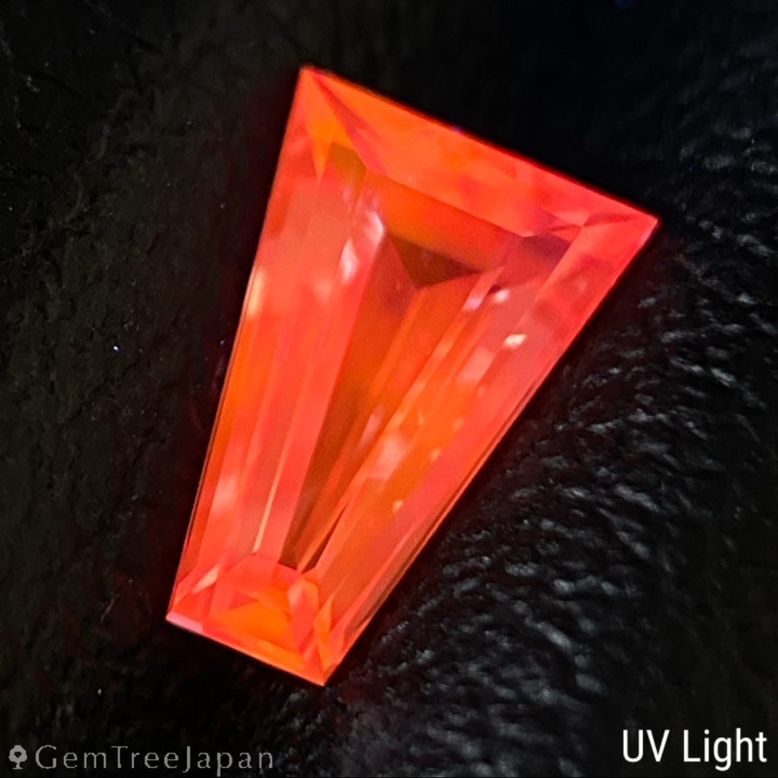 Padparadscha Sapphire 0.692ct / Madagascar