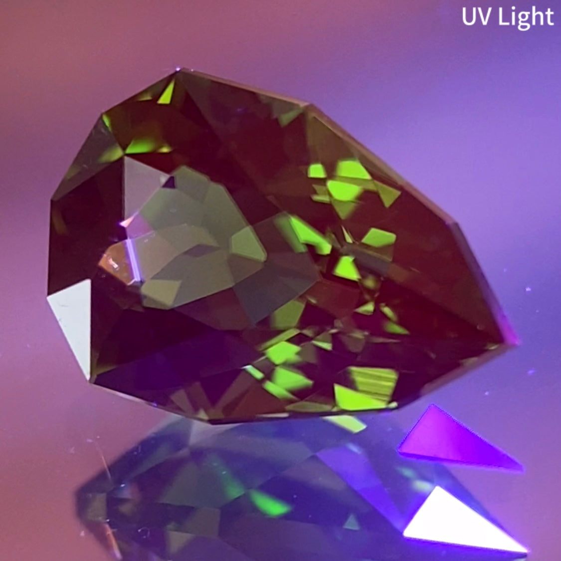 UV Change Tourmaline 1.096ct / Tanzania