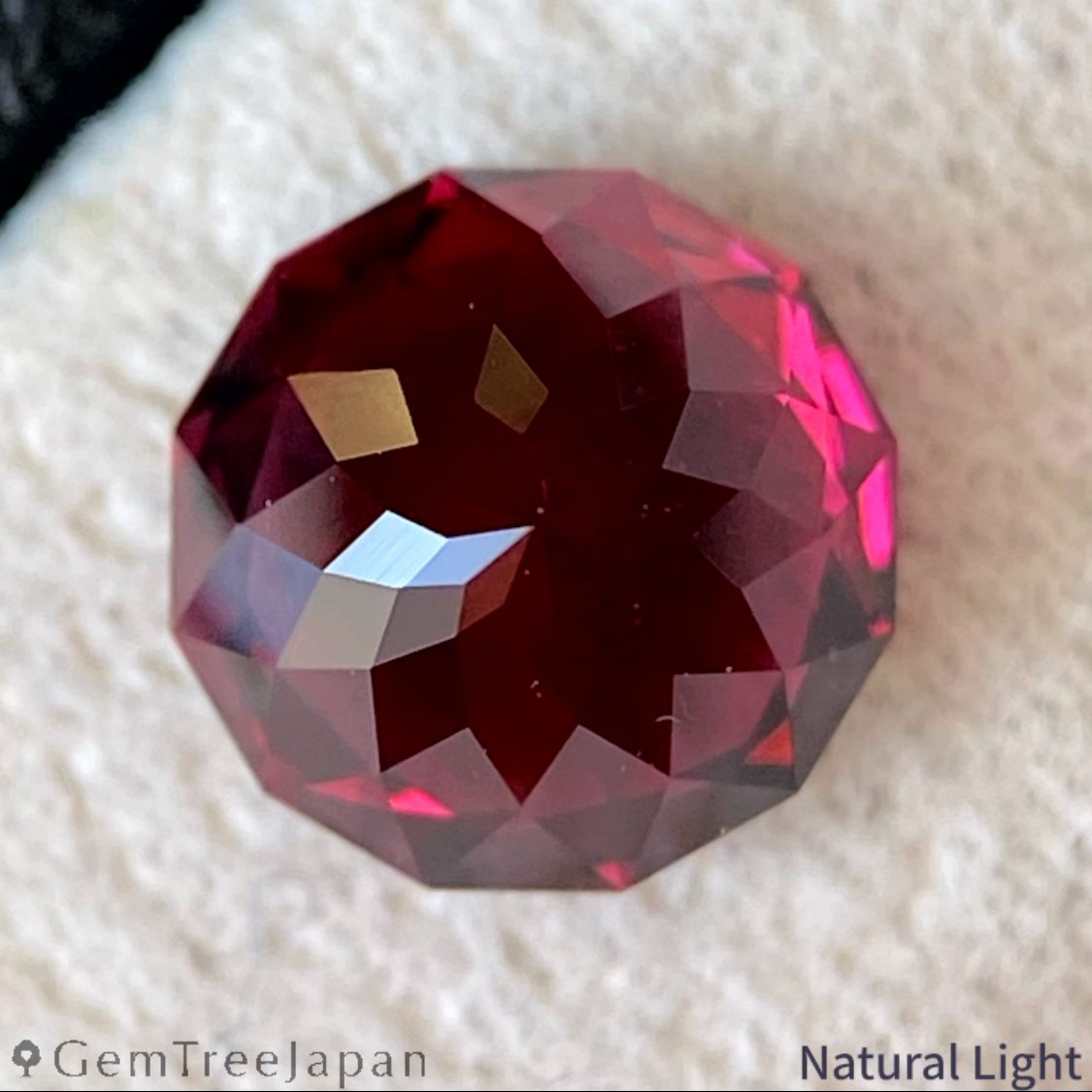 Rhodolite Garnet 1.921ct / Vietnam