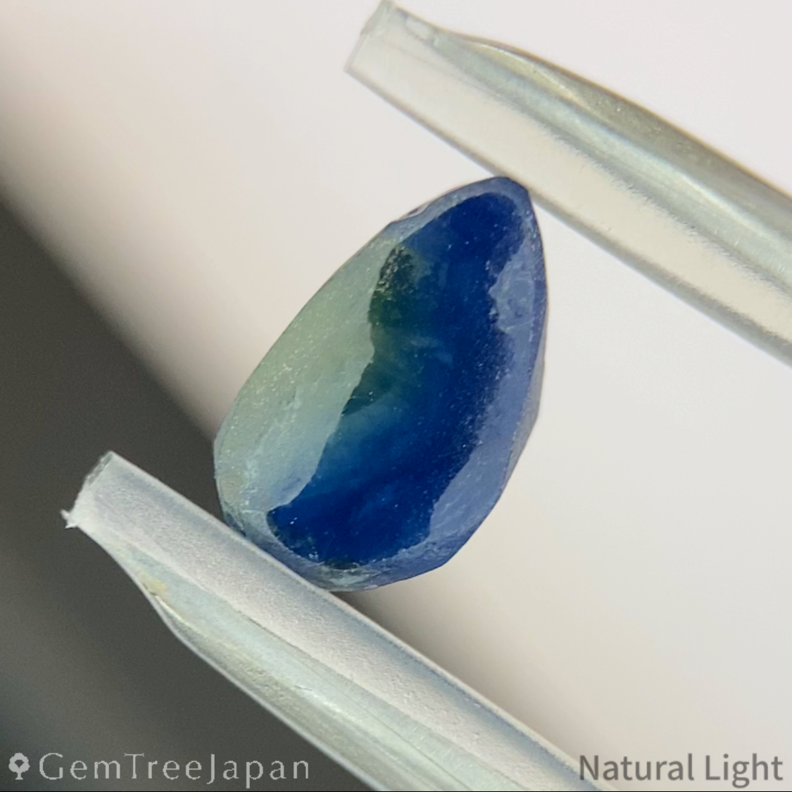 Parti-Color Sapphire 0.754ct / Madagascar