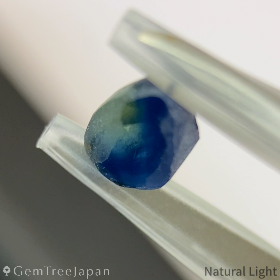 Parti-Color Sapphire 0.754ct / Madagascar