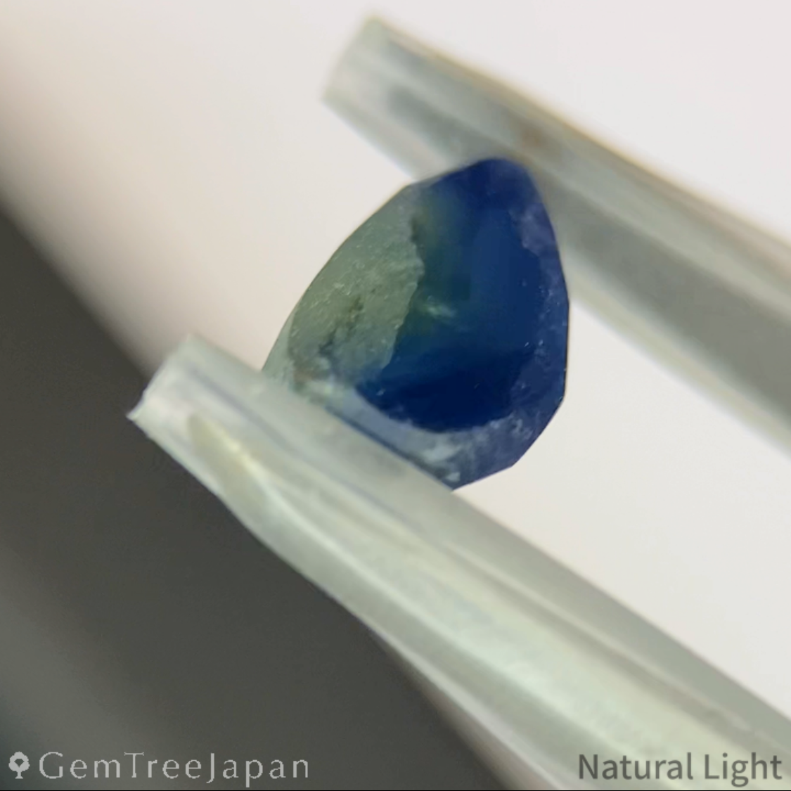 Parti-Color Sapphire 0.754ct / Madagascar