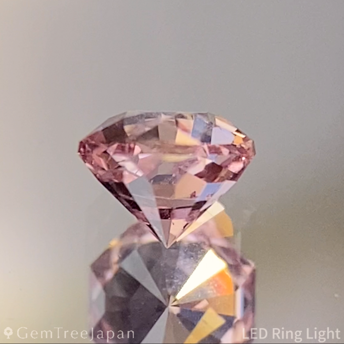 Pinkish Orange Sapphire 0.434ct / Madagascar