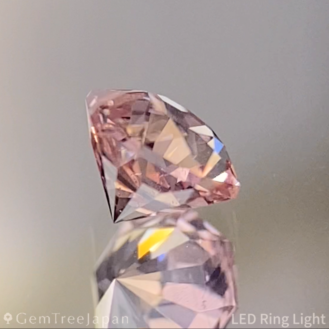 Pinkish Orange Sapphire 0.434ct / Madagascar