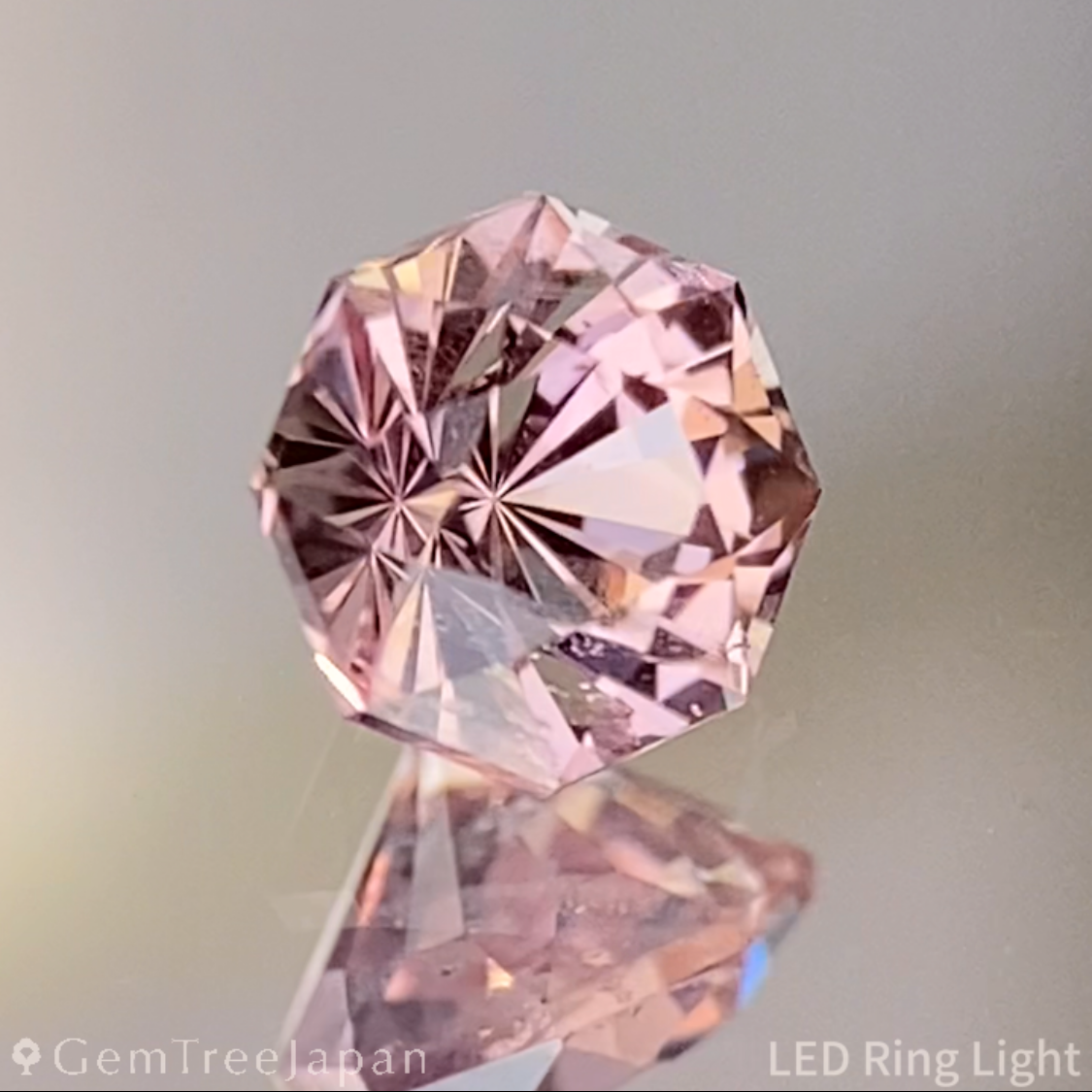 Pinkish Orange Sapphire 0.434ct / Madagascar
