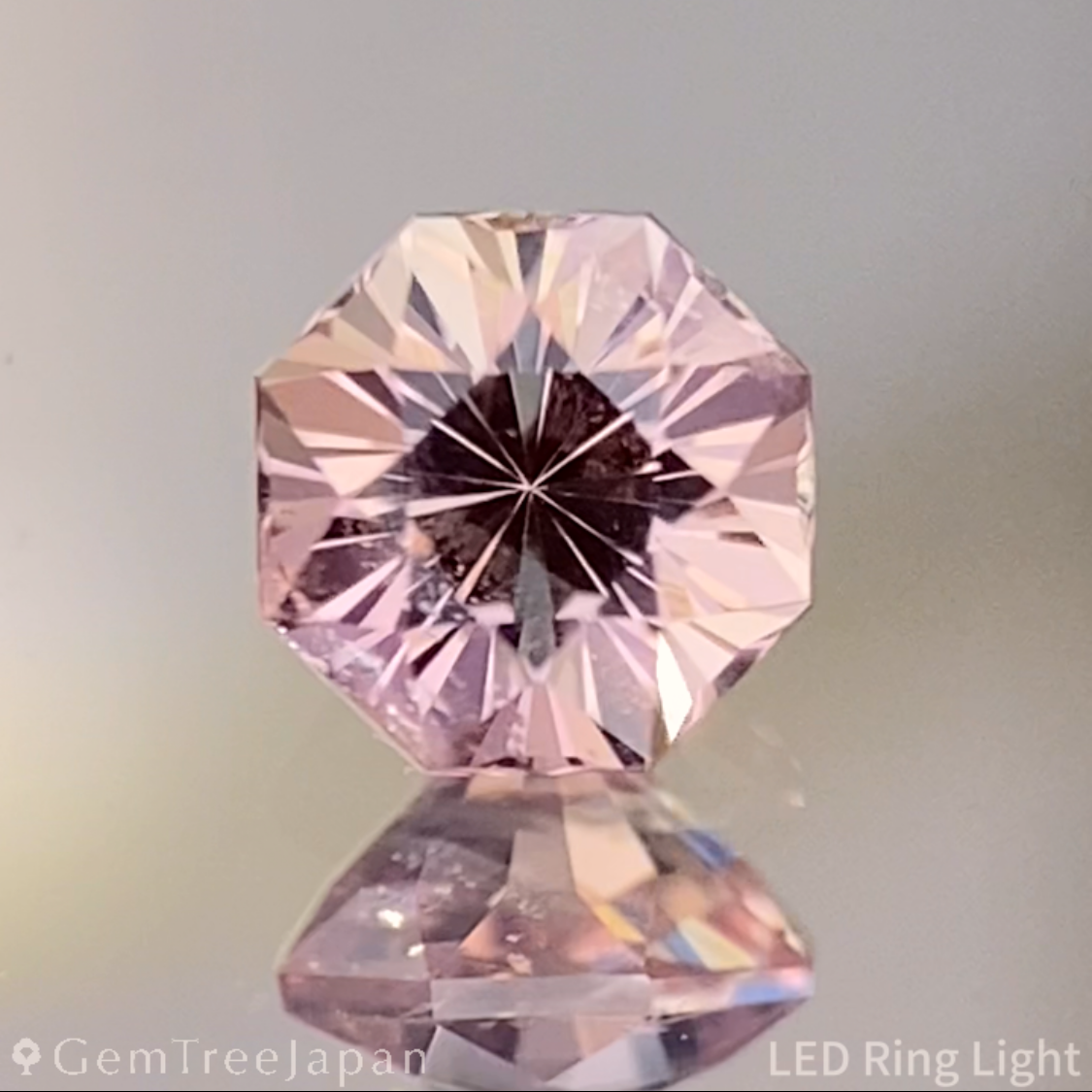 Pinkish Orange Sapphire 0.434ct / Madagascar