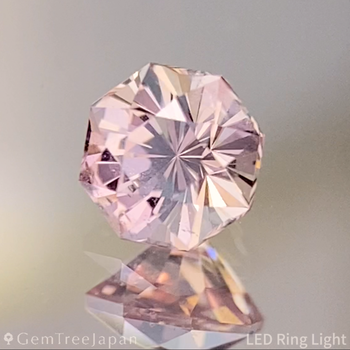 Pinkish Orange Sapphire 0.434ct / Madagascar