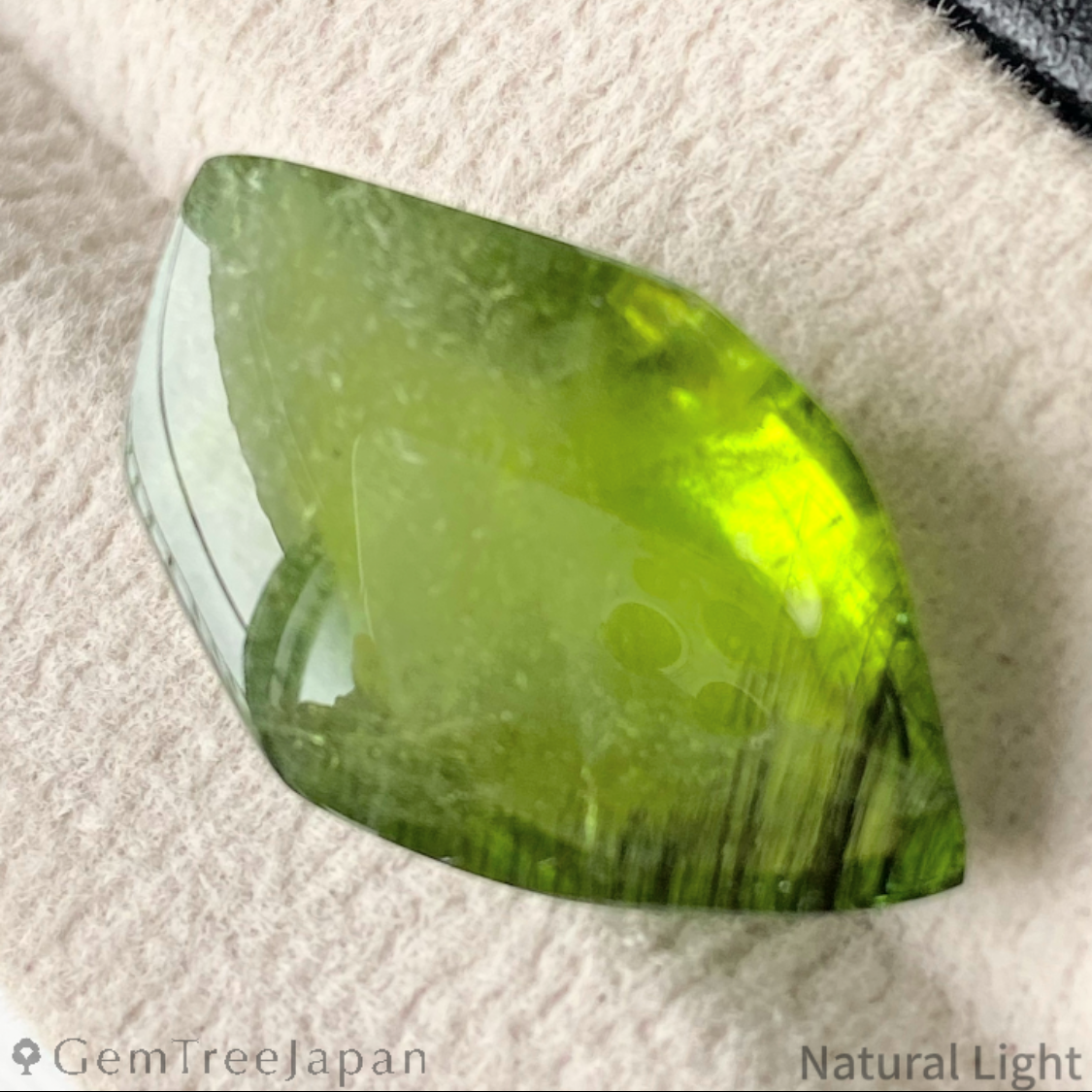 Peridot 19.42ct / Pakistan