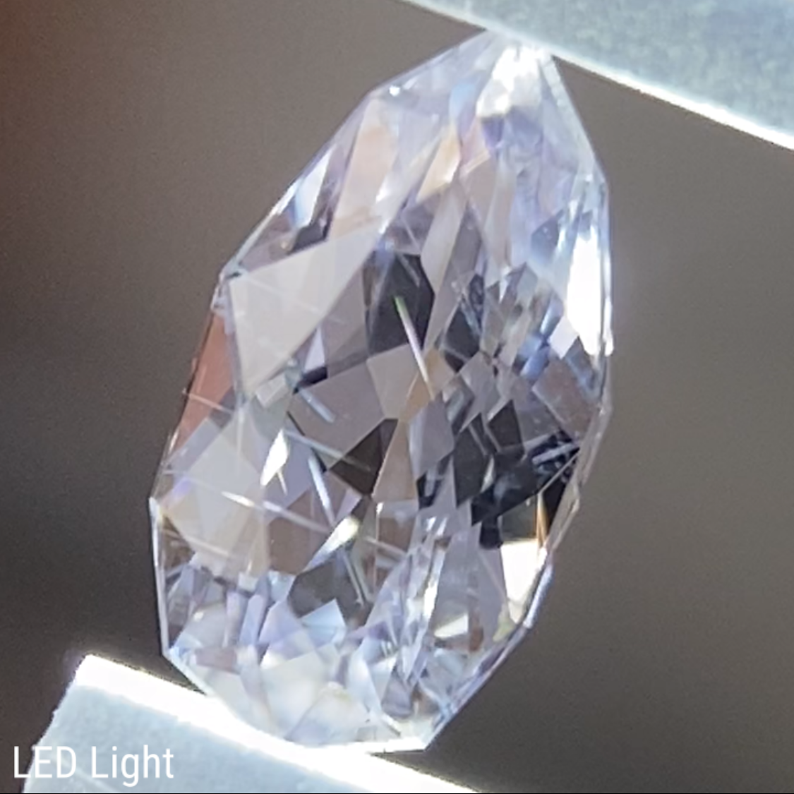 Near Colorless Spinel 0.350ct / Vietnam