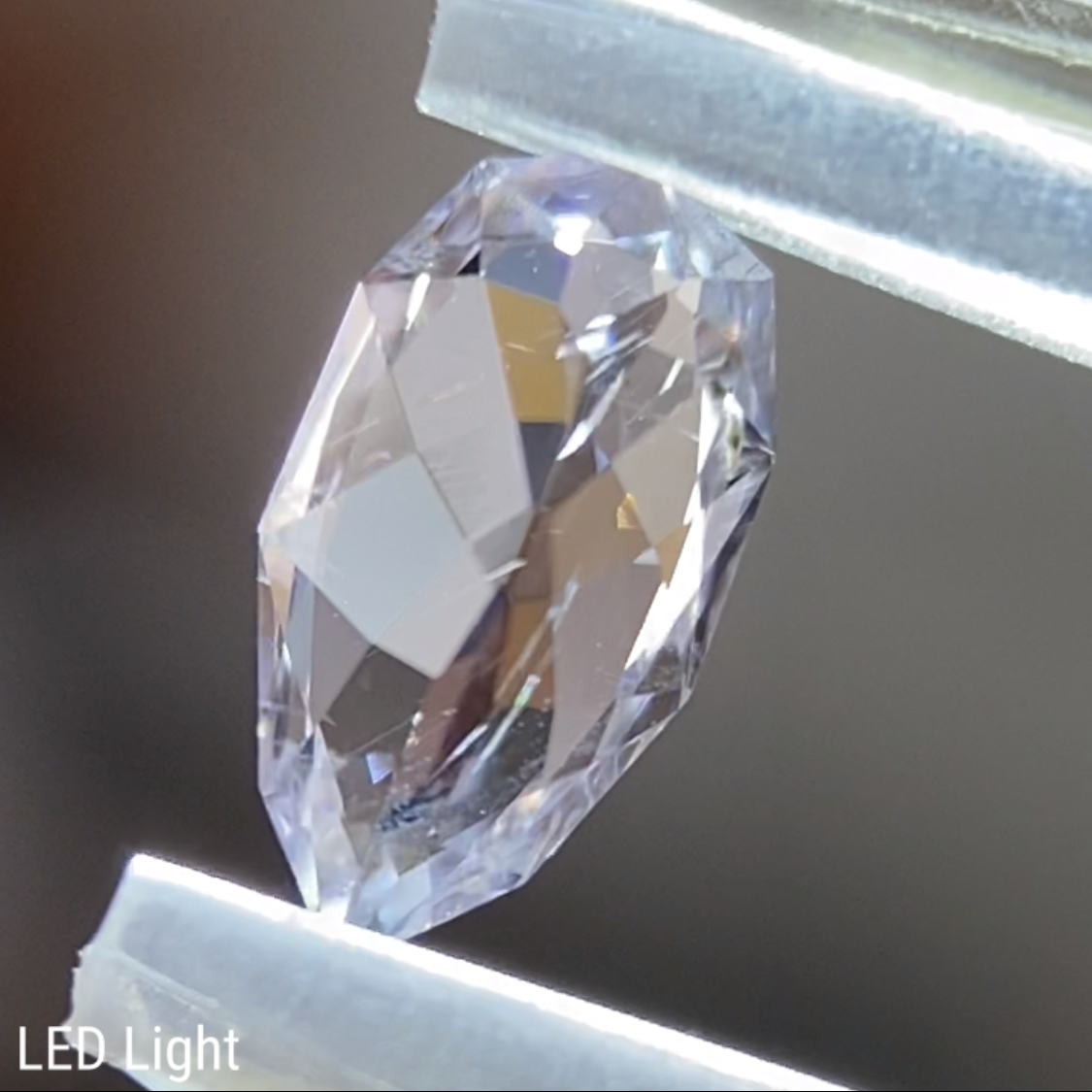 Near Colorless Spinel 0.350ct / Vietnam