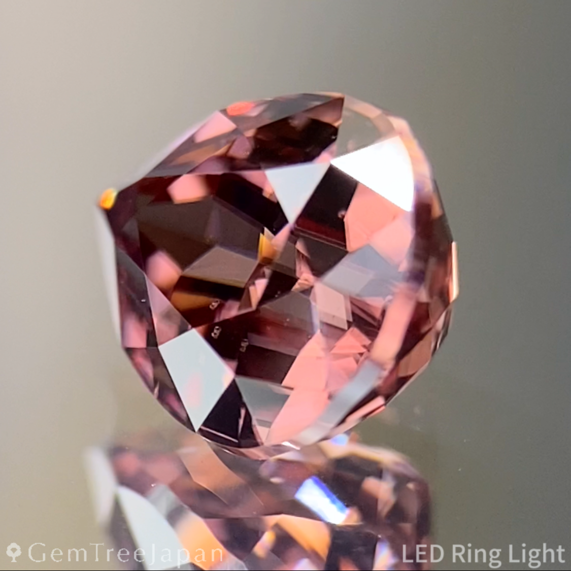 Purplish Orange Zircon 2.407ct / Madagascar
