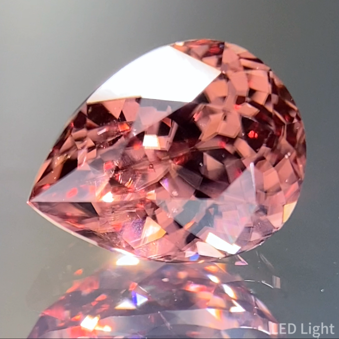 Purplish Orange Zircon 2.407ct / Madagascar