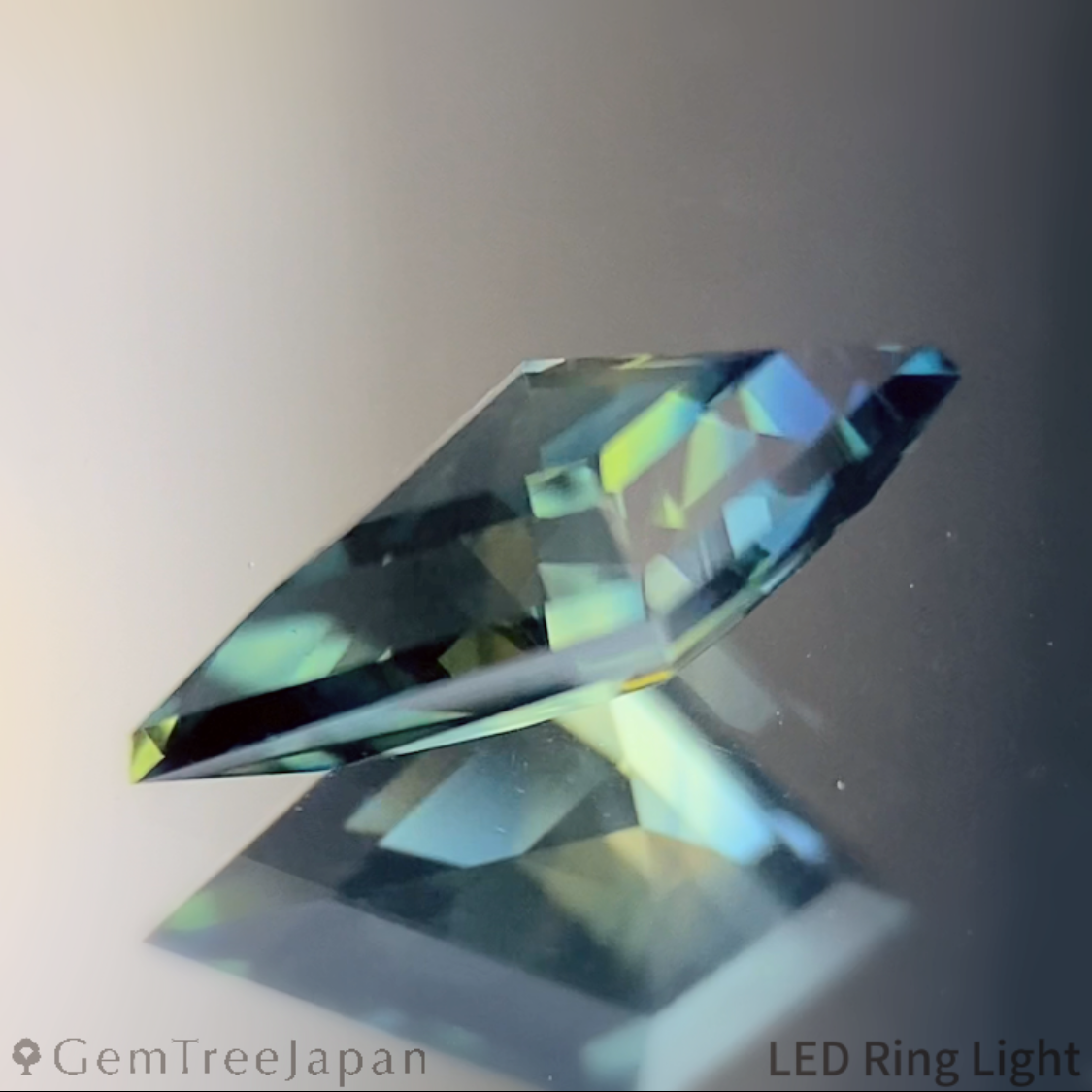Un-Heat Parti-Color Sapphire 0.759ct / Madagascar